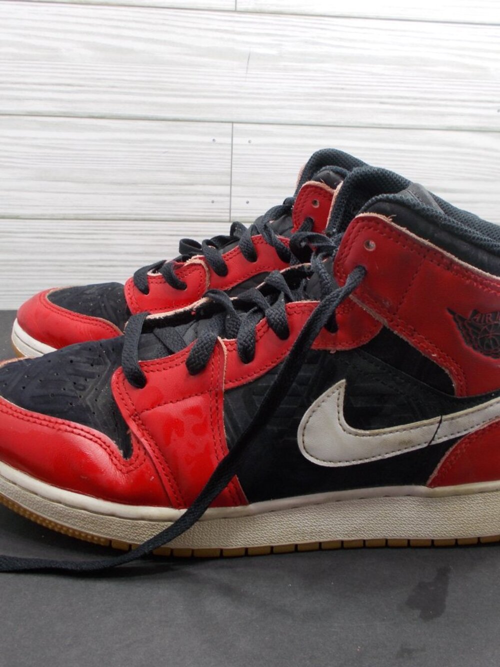Nike Air Jordan 1 Mid SE Christmas Black/Red Size 7Y DQ8418 006